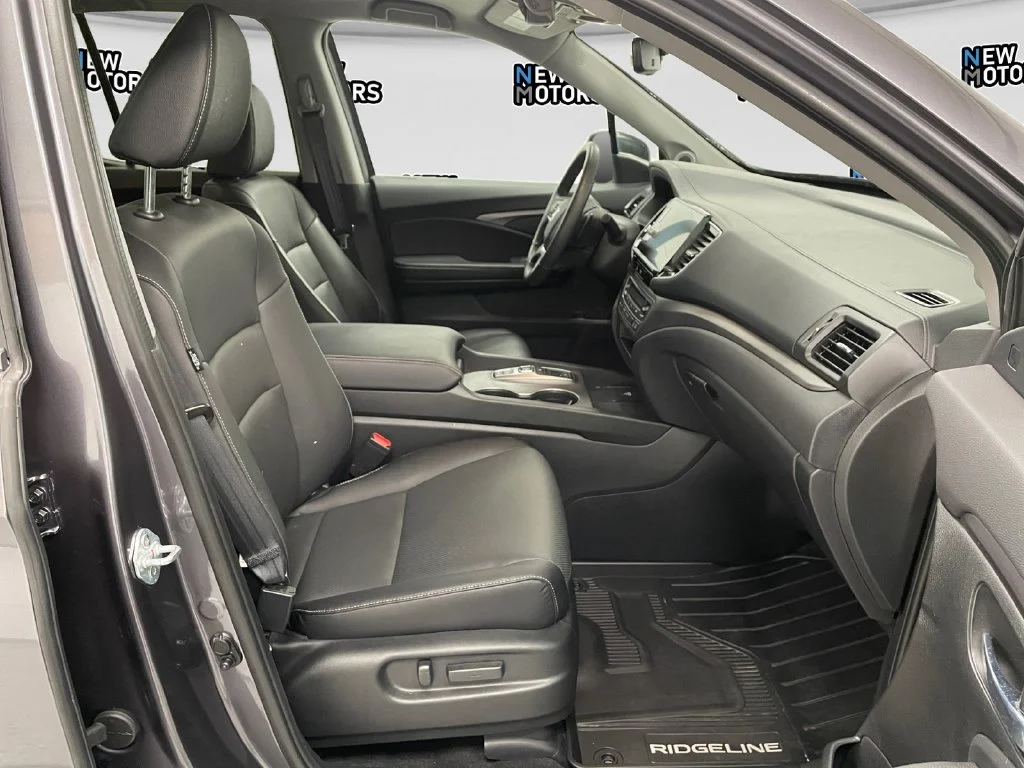 Used 2025 Black Honda RTL image 13