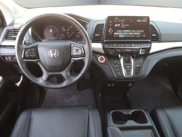 Certified Used 2025 Modern Steel Metallic Honda EX-L image 18