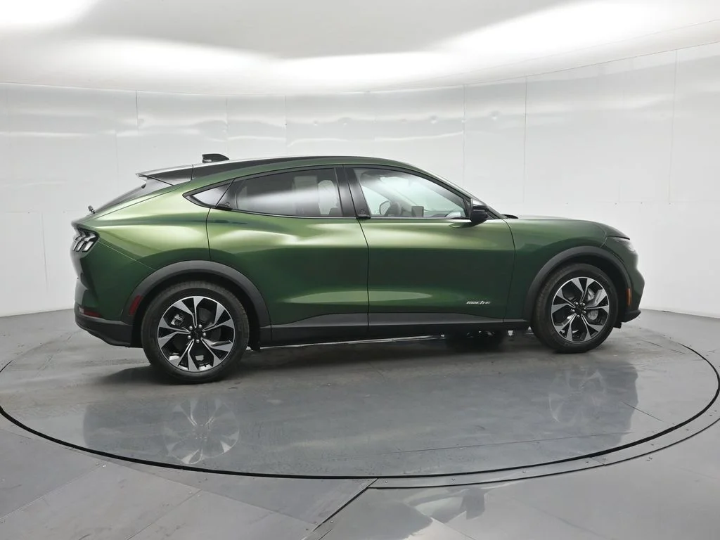 New 2026 Green Ford Select image 22