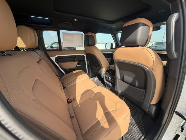 New 2026 Fuji White Land Rover X-Dynamic SE image 17