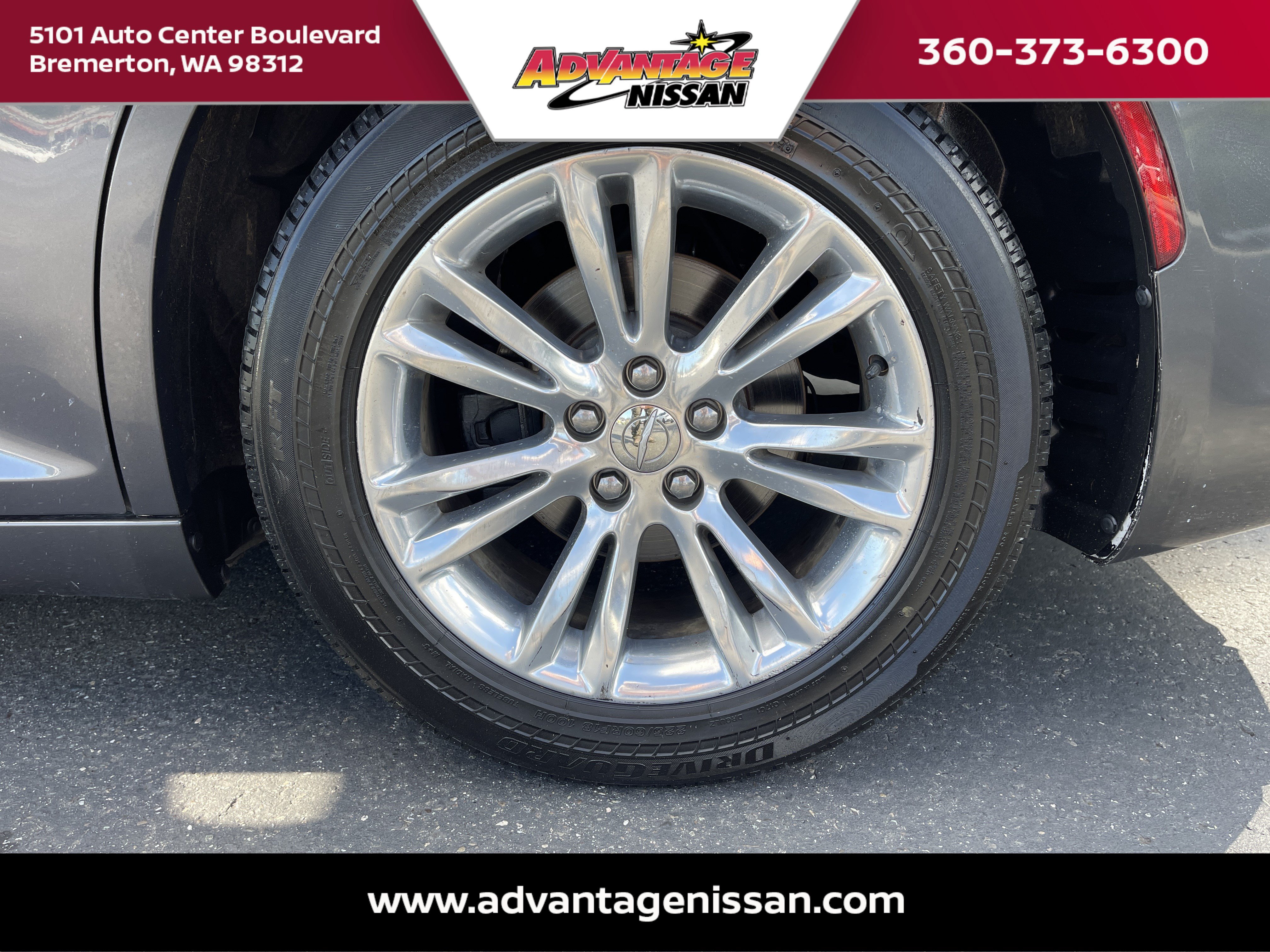 Used 2018 Granite Crystal Metallic Clearcoat Chrysler Touring image 9