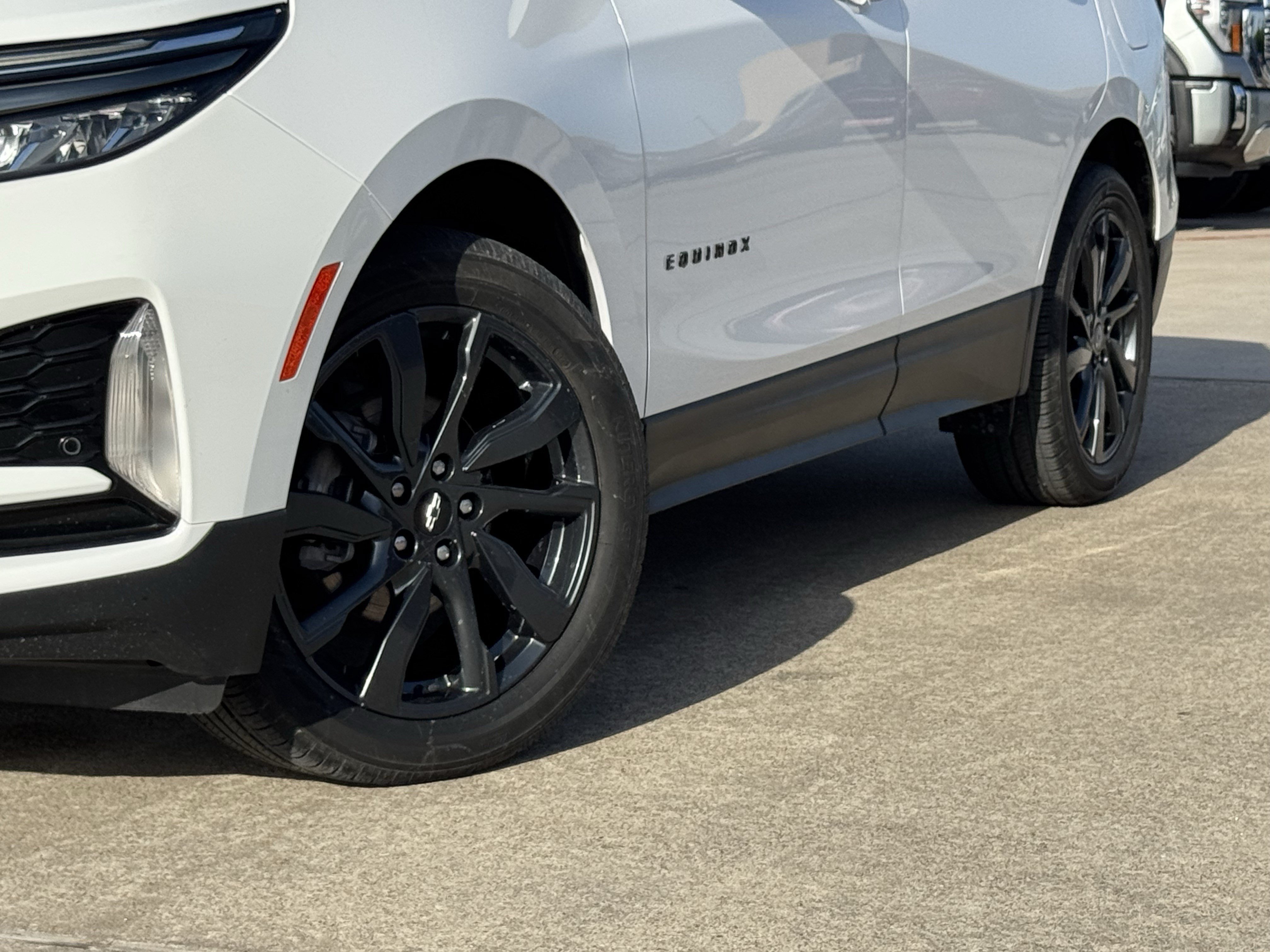 Used 2023 Summit White Chevrolet RS image 3