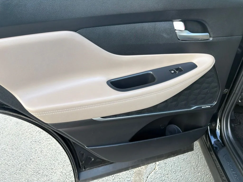 Used 2023 Black Hyundai SEL image 12