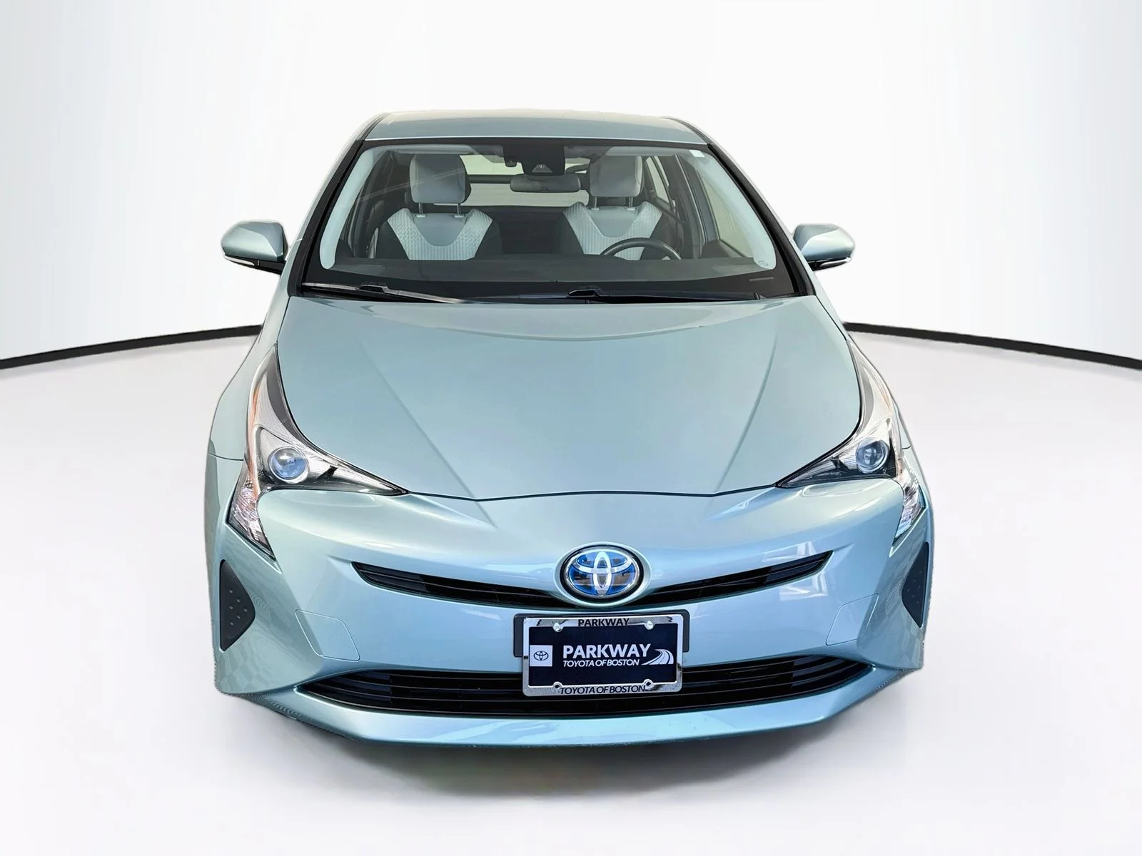 Used 2017 Beige Toyota Three image 2