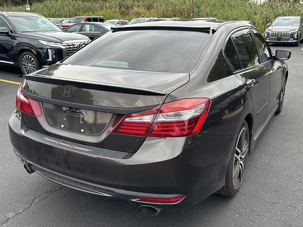 Used 2017 Kona Coffee Metallic Honda Sport SE image 7