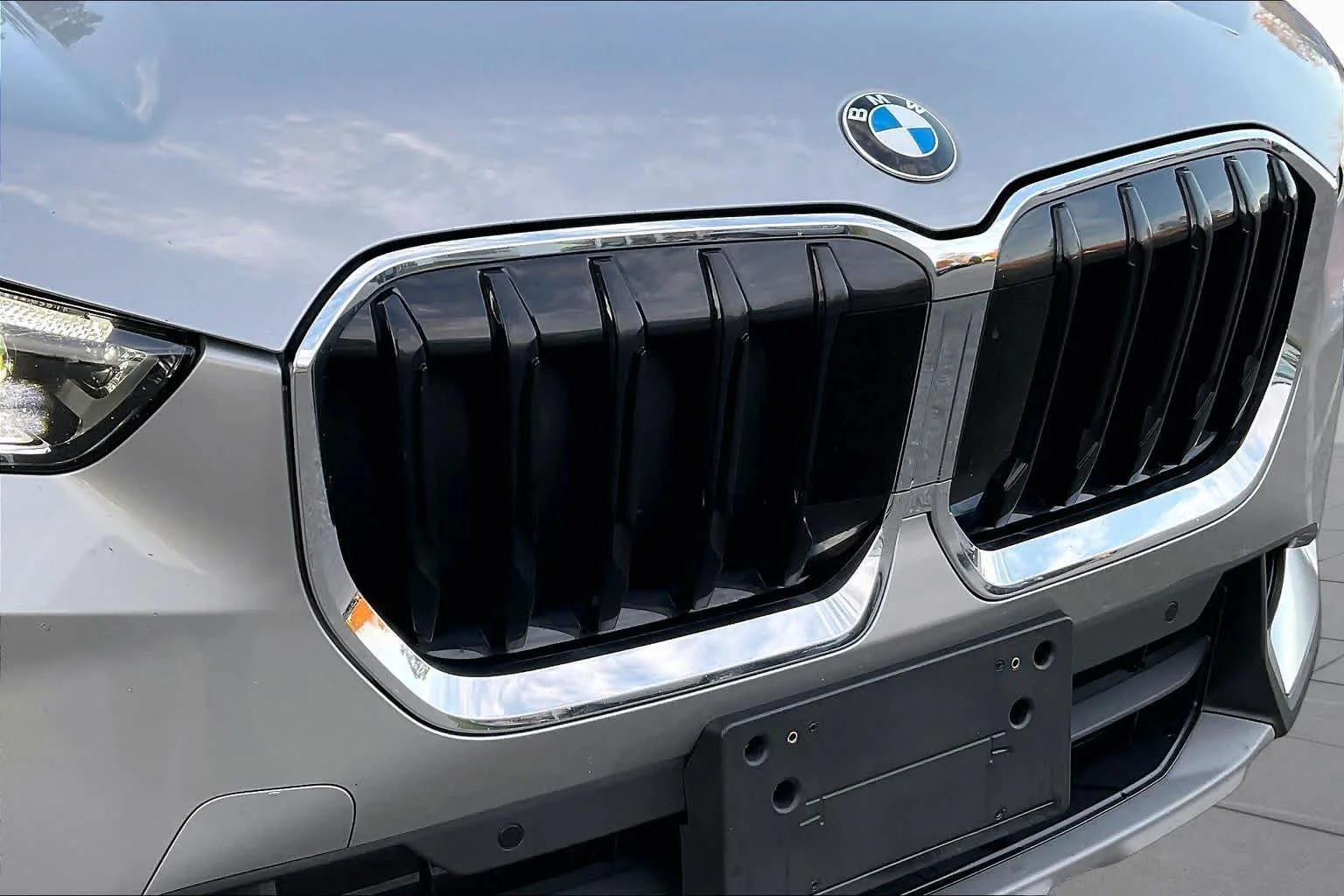 Used 2023 Space Silver Metallic BMW xDrive28i image 31