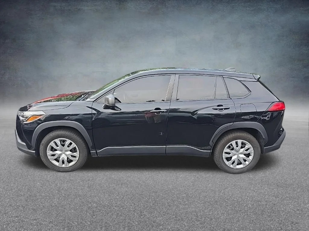 Used 2022 Black Toyota L image 4