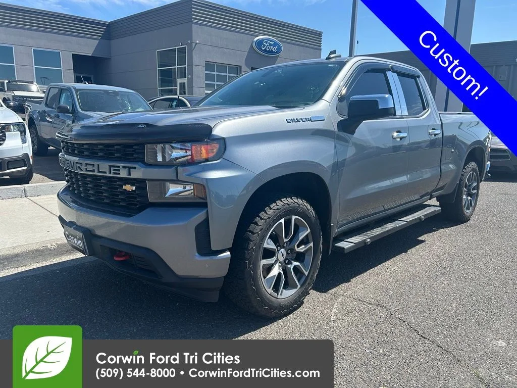 Used 2020 Satin Steel Metallic Chevrolet Custom image 3