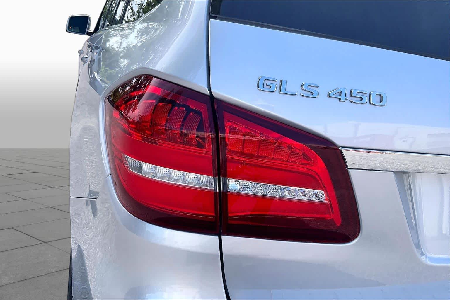 Used 2017 Iridium Silver Metallic Mercedes-Benz GLS 450 image 30