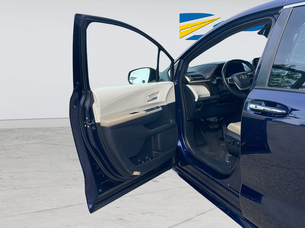 Used 2022  Toyota XLE image 34
