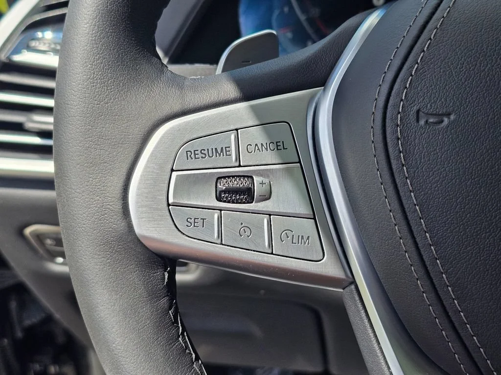 Used 2022  BMW xDrive40i image 30