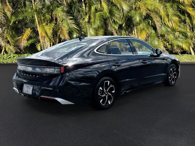 Used 2024 Black Hyundai SEL image 4