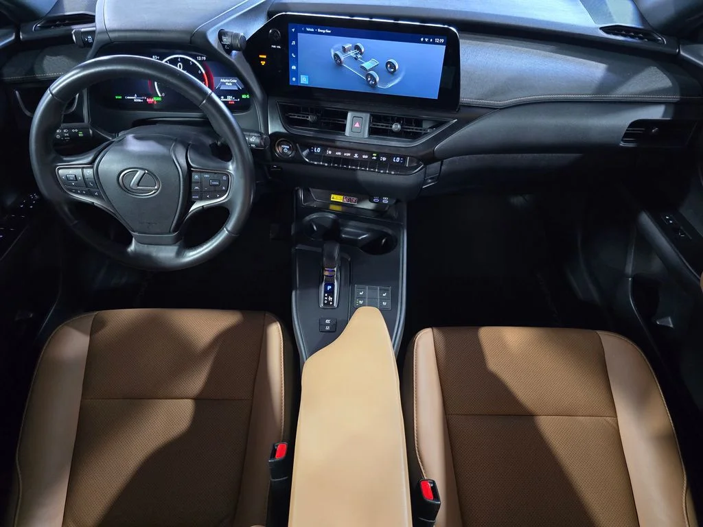 Used 2025 White Lexus 300h F SPORT Design image 30