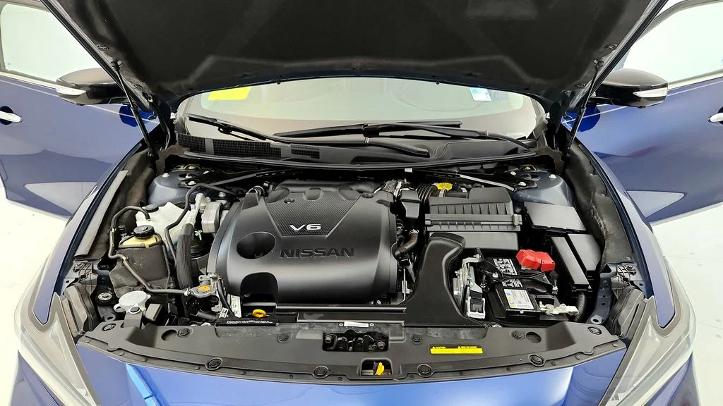 Used 2023 Blue Nissan Platinum image 15