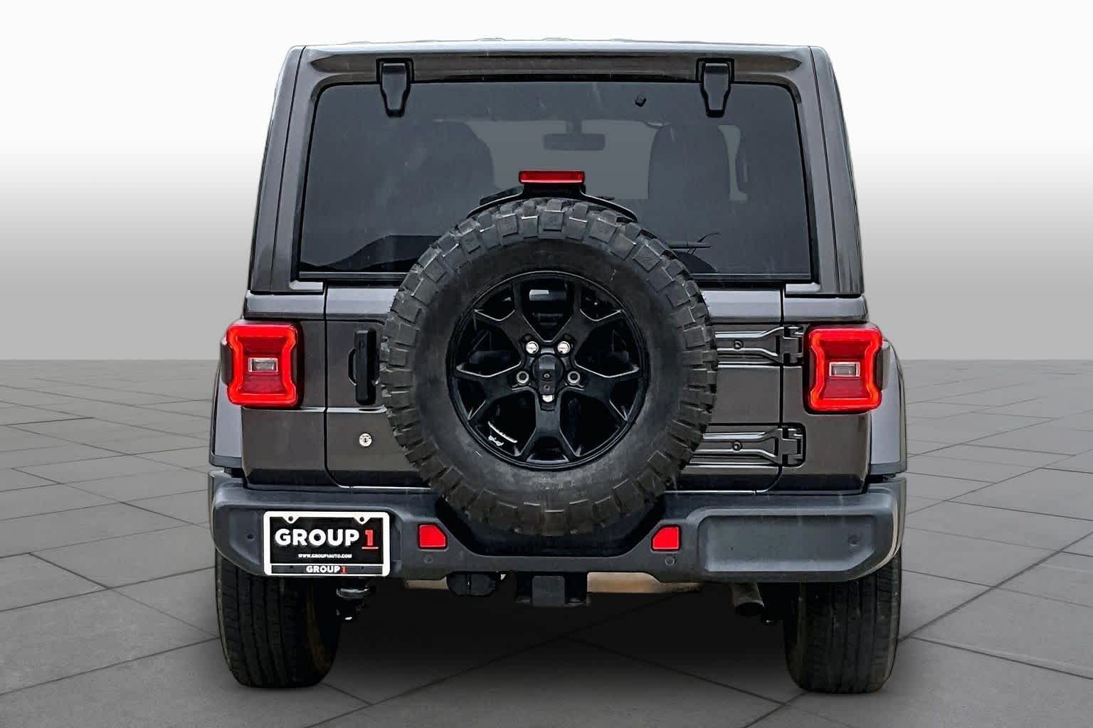 Used 2018 Granite Crystal Metallic Clearcoat Jeep Moab image 4