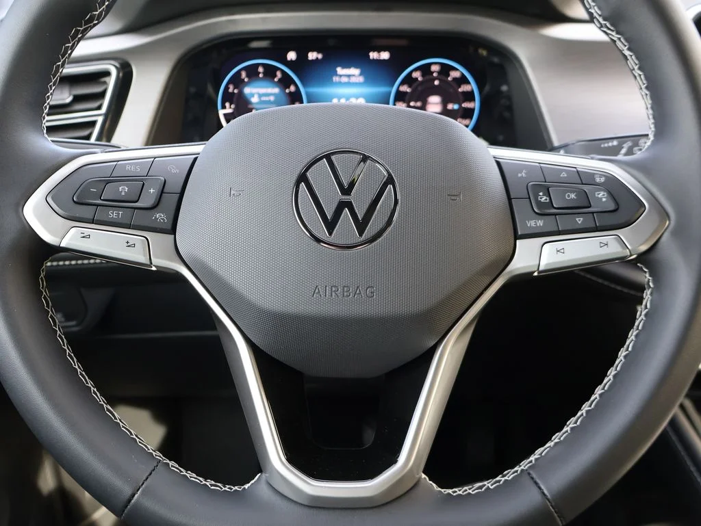 New 2026 White Volkswagen 2.0T SE w/Technology image 32