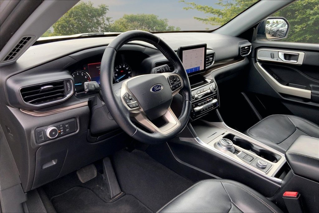 Used 2021 Silver Ford Limited image 16