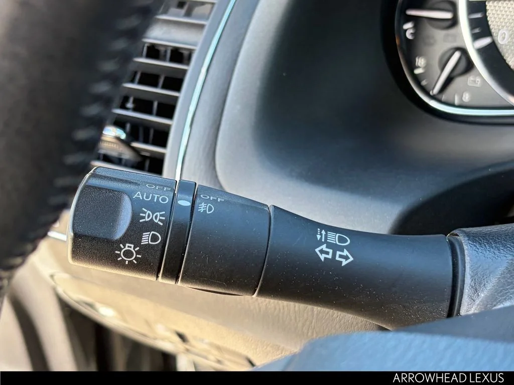 Used 2018 Black Nissan Platinum image 17