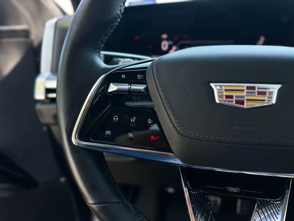 Used 2025 White Cadillac V-Series image 16