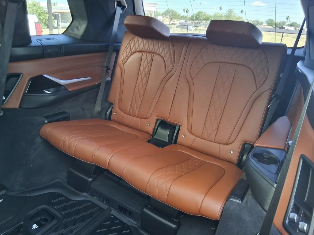 Used 2025 Gray BMW M60i image 27