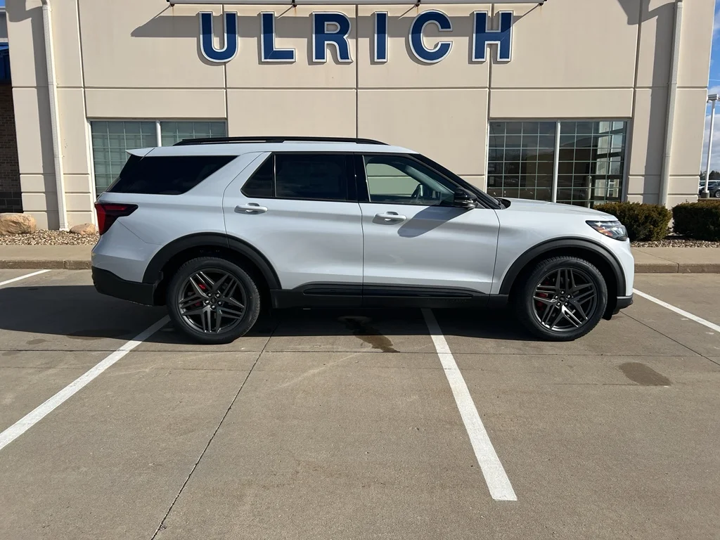 2026 Ford Explorer ST - Photo 12