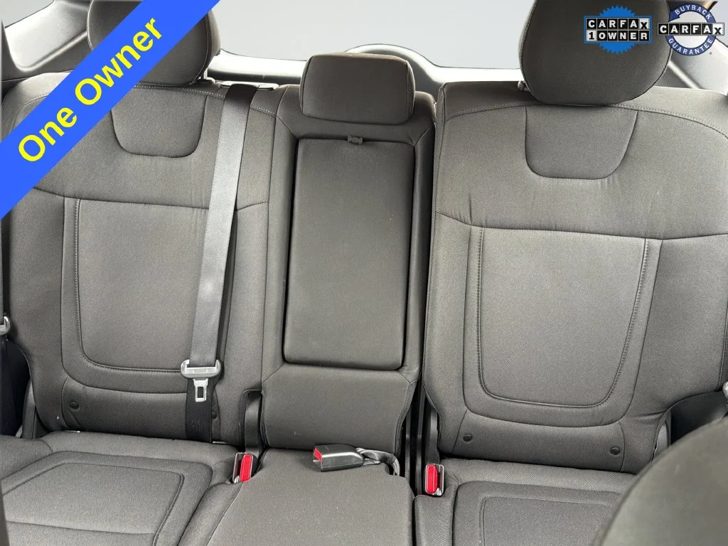 Used 2024 Silver Hyundai SE image 21