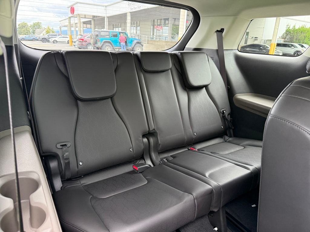 New 2027 Snow White Pearl Kia LXS image 14