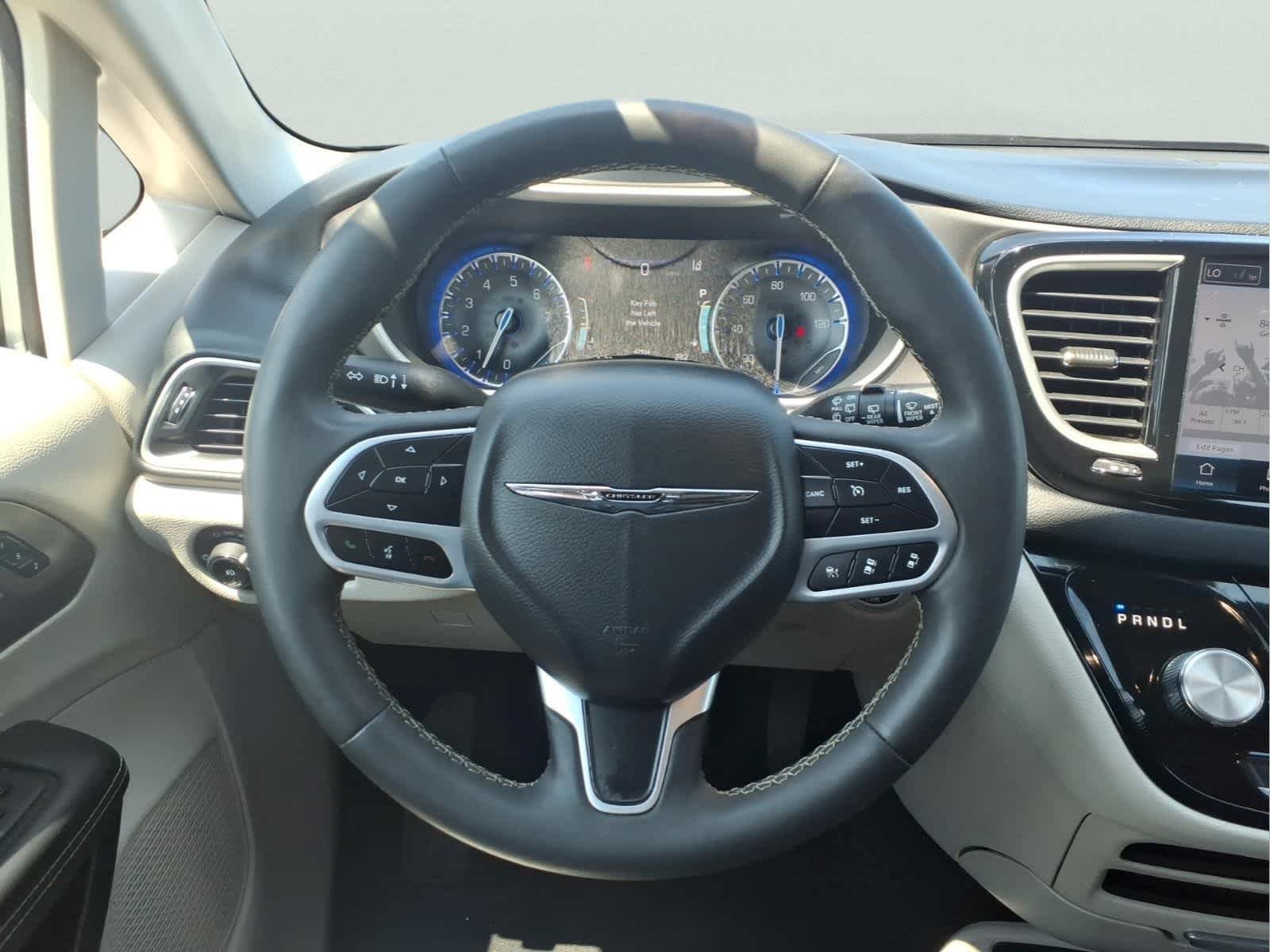 Used 2023 Silver Mist Clearcoat Chrysler Touring L image 18