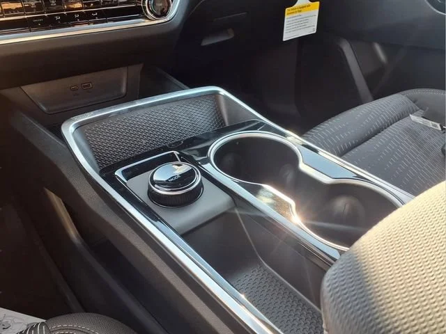 New 2027 Summit White Chevrolet AWD LT image 8