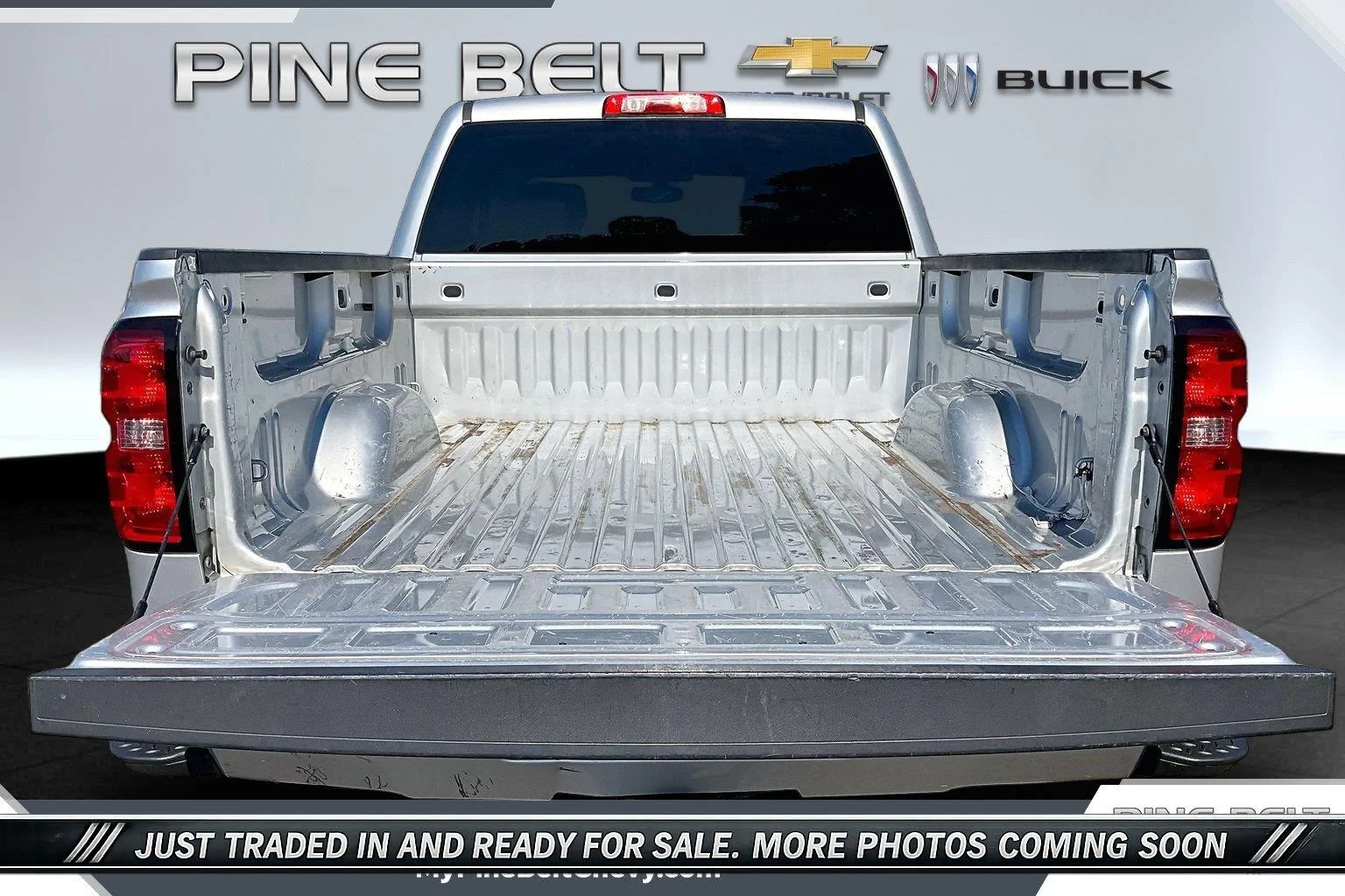 Used 2018 Silver Ice Metallic Chevrolet LT image 5