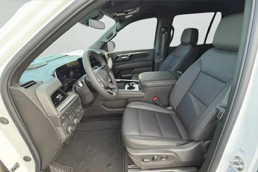 New 2026 Summit White Chevrolet Z71 image 18