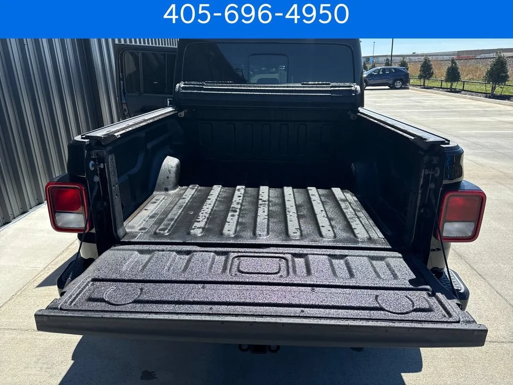 Pre-Owned 2022 Jeep Gladiator Overland