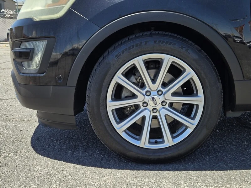 Used 2016 SHADOW BLACK Ford Limited image 6