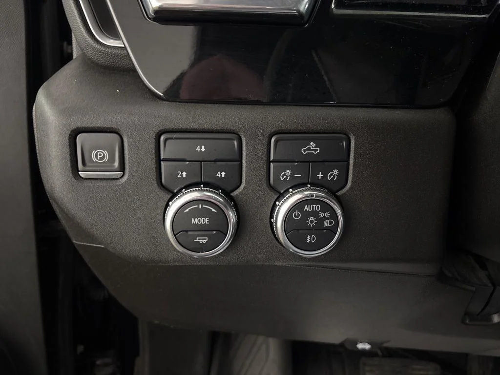Used 2024 Onyx Black GMC SLE image 4