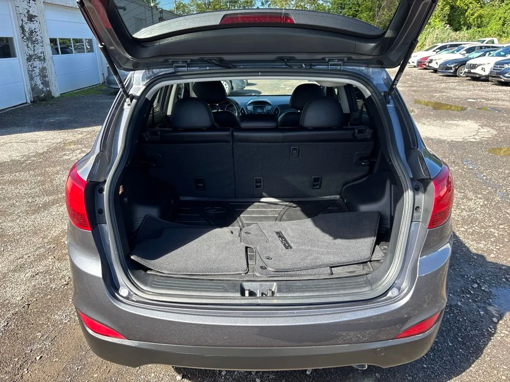 Used 2015 Gray Hyundai SE image 26