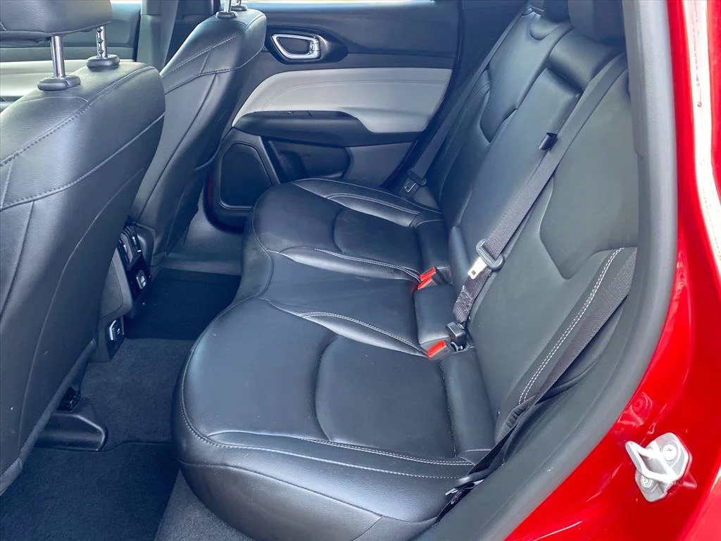 Used 2025 Red Hot Pearlcoat Jeep Limited image 19