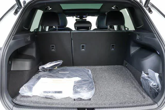 New 2026 Opal White Pearl Volkswagen SE R-Line Black image 26