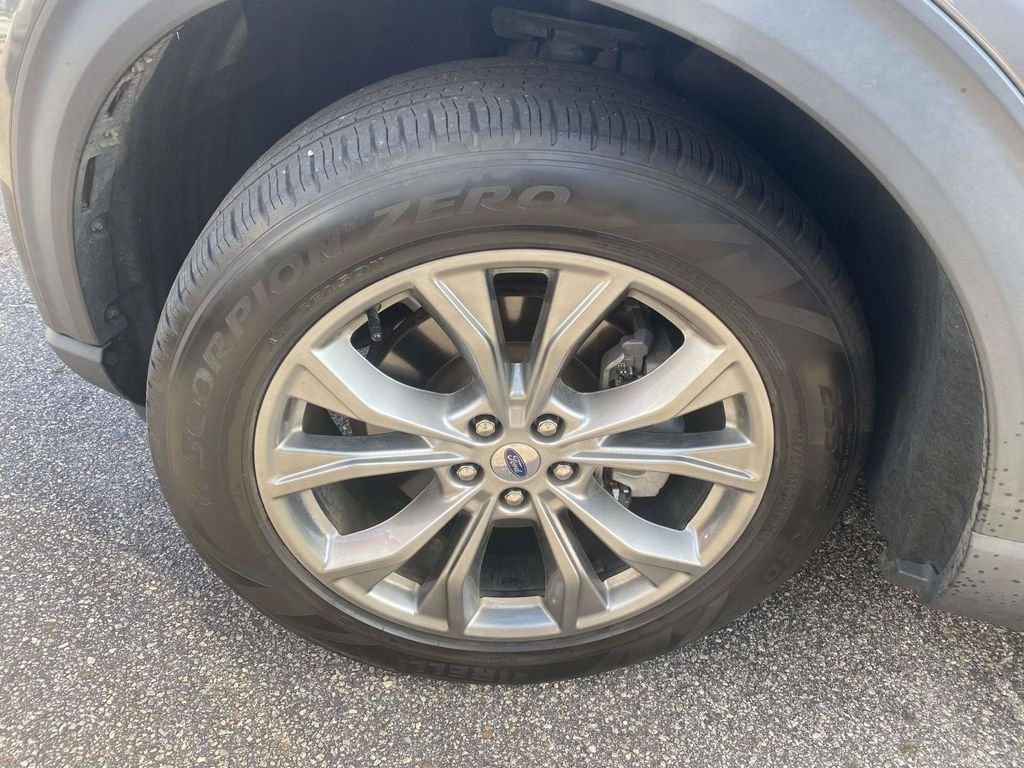 Used 2022 Gray Metallic Ford Limited image 4