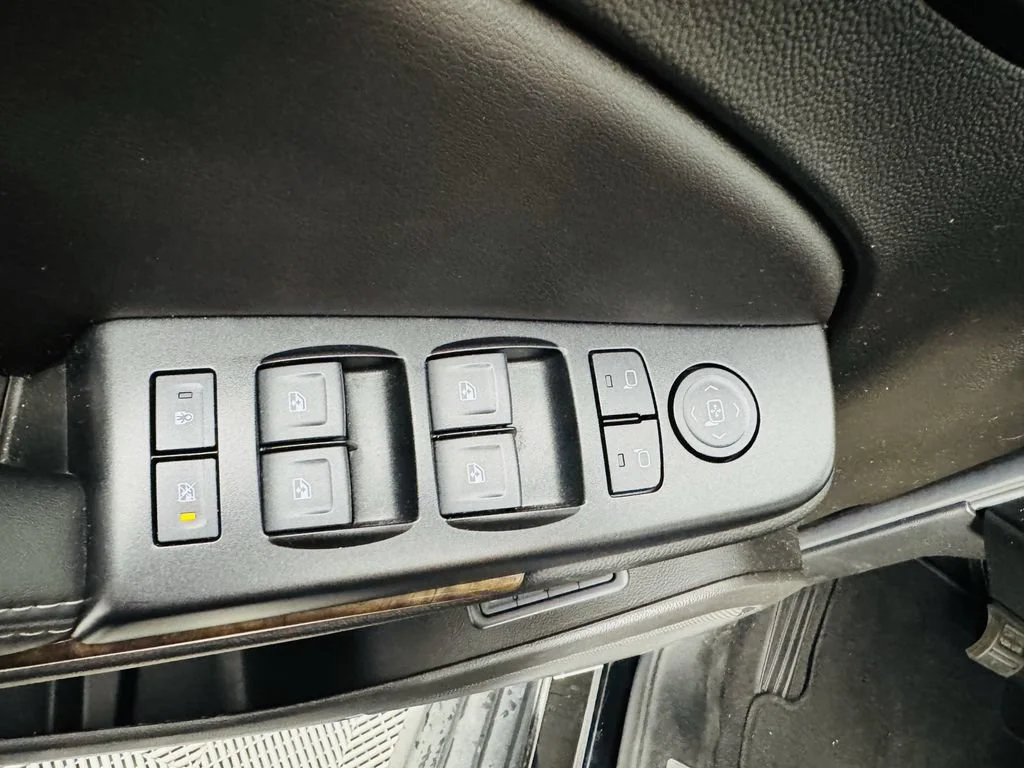 Used 2020 BLACK Chevrolet LT image 7