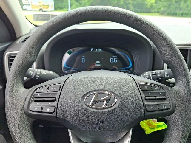 New 2026 White Hyundai SE image 15