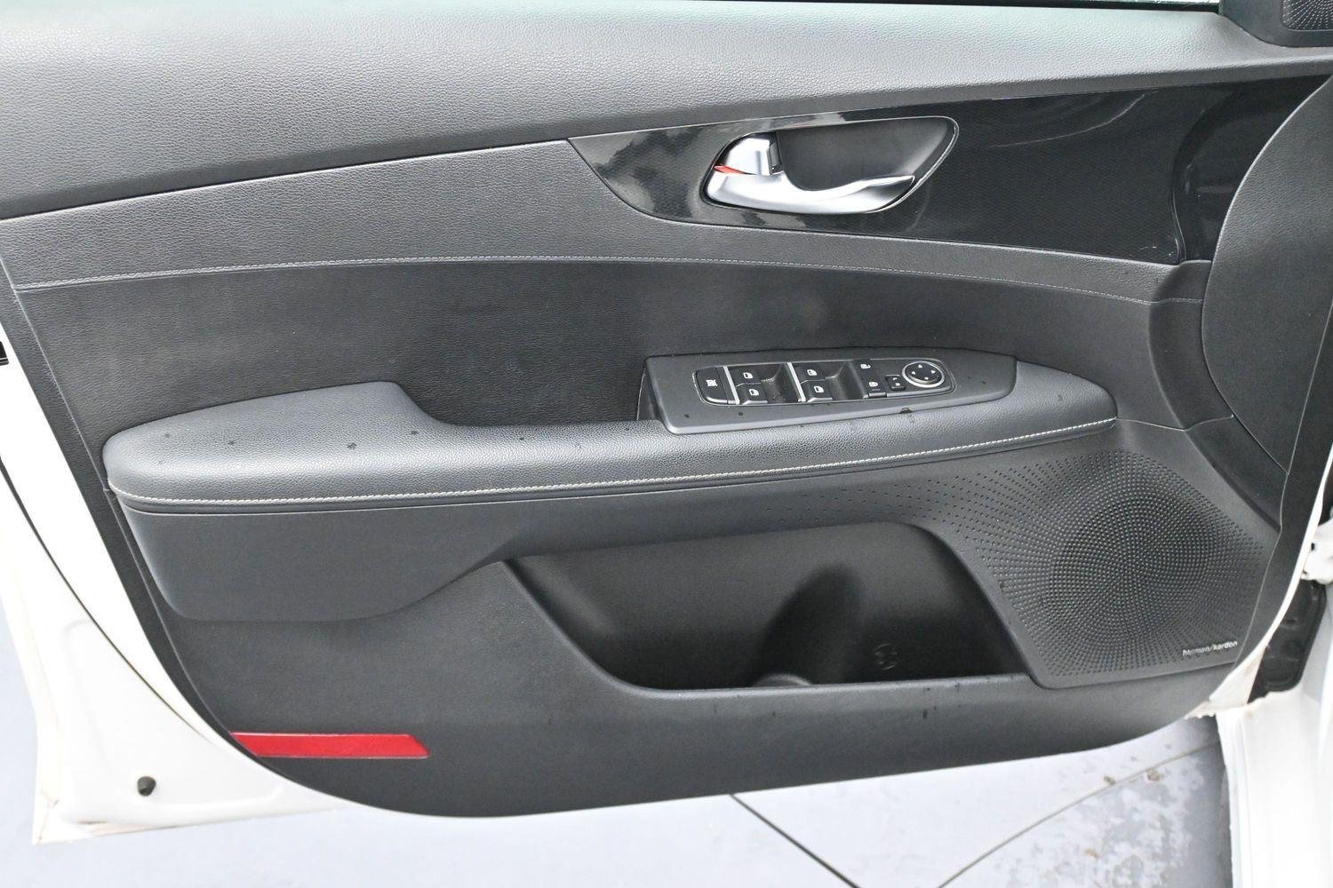 Used 2022 Snow White Pearl Kia GT-Line image 10