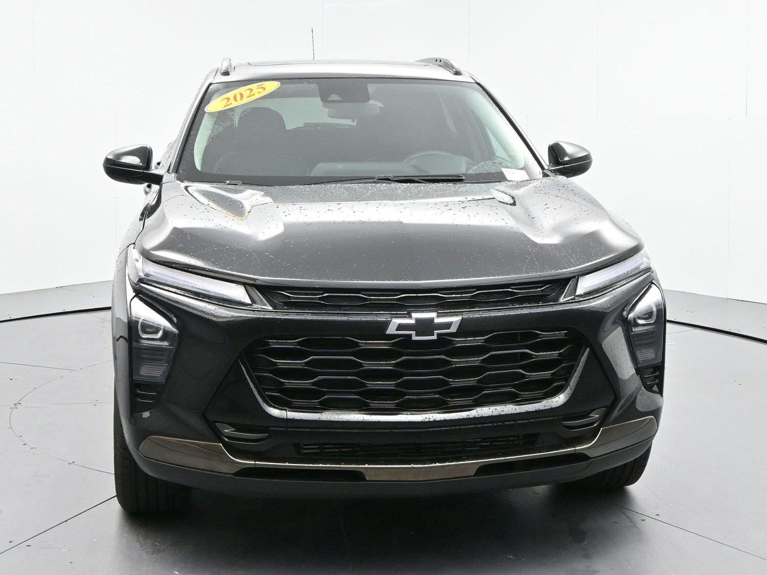 Used 2025 Mosaic Black Metallic Chevrolet ACTIV image 2