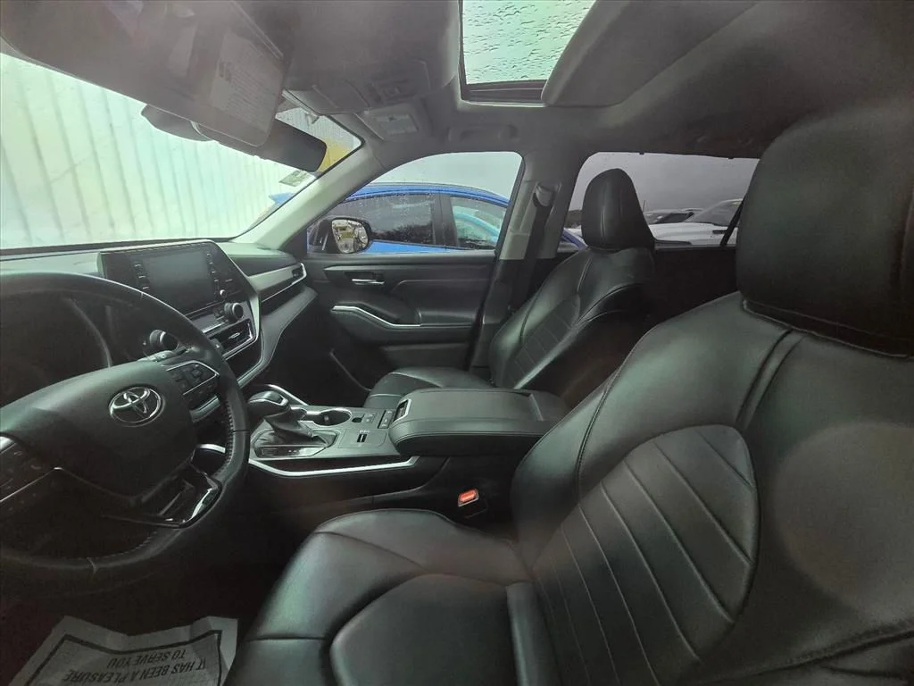 Used 2021 Red Toyota XLE image 4
