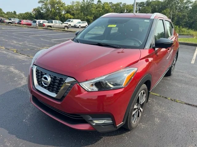 Used 2019 Red Nissan SR image 7