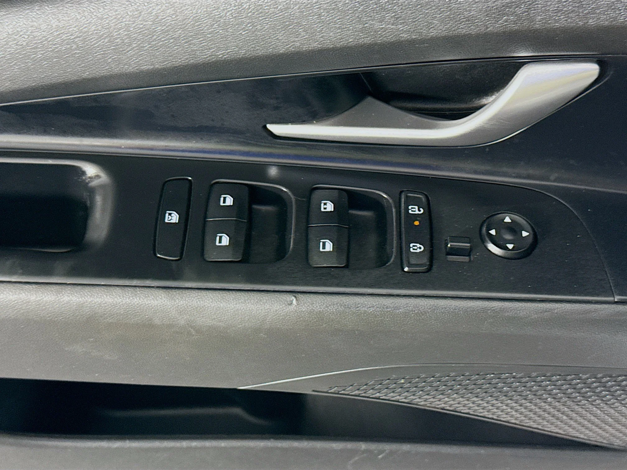 Used 2025 Serenity White Hyundai SE image 19