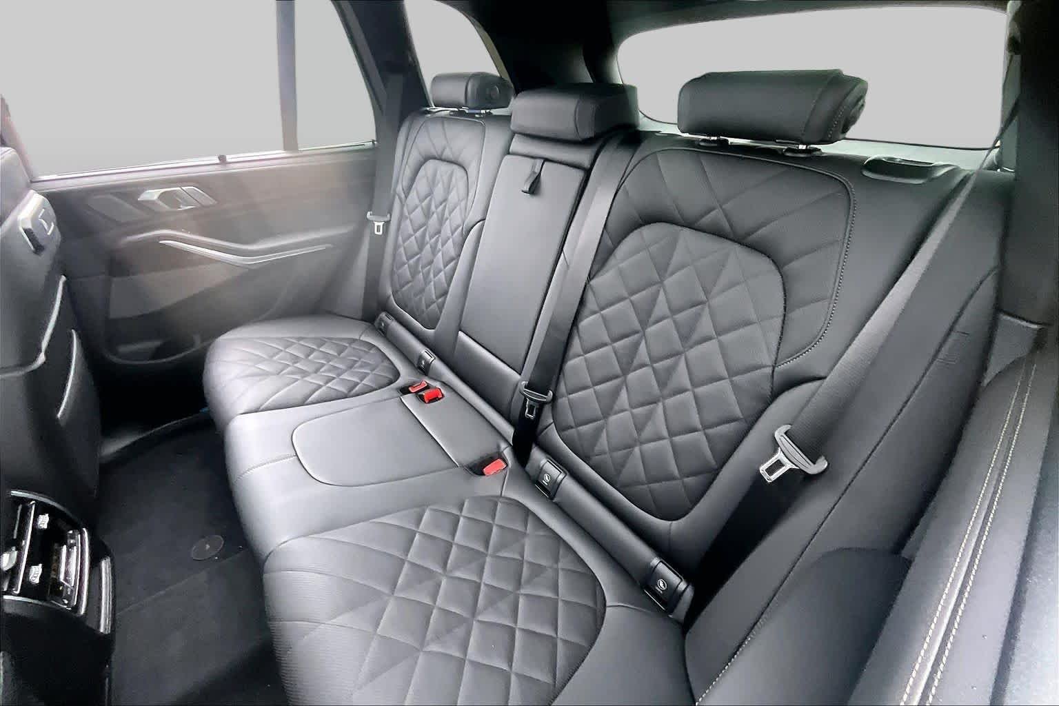 Used 2026 Skyscraper Grey Metallic BMW xDrive40i image 20