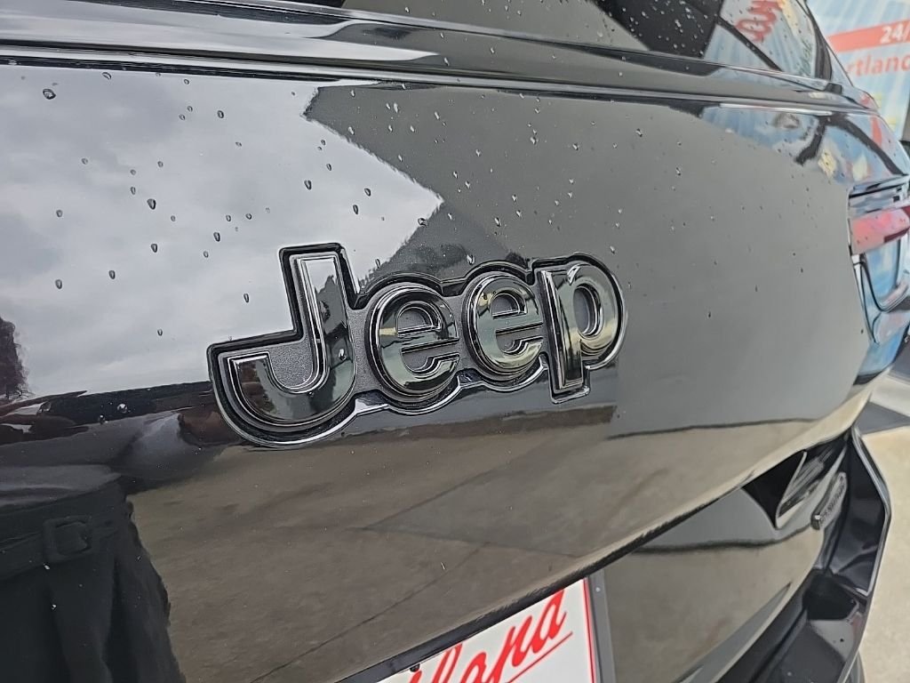 Used 2024 Black Jeep Summit image 22