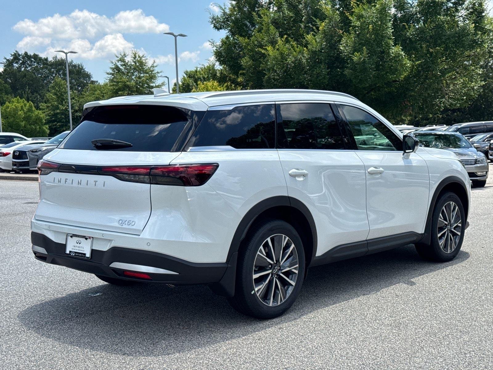 New 2027 RADIANT WHITE INFINITI Luxe FWD image 5