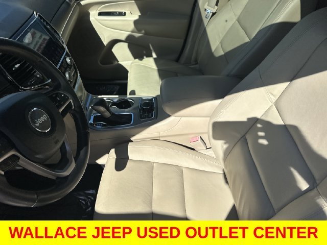 Used 2020  Jeep Limited image 17