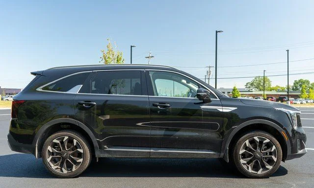 Used 2025 Black Kia EX image 5